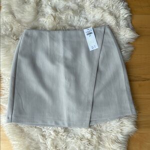 NWT. Abercrombie & Fitch Gray Asymmetrical high rise Mini Skort